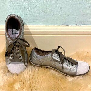 Dr. Scholl’s Silver Leather Jamie Lace Up Low Top Sneakers Size 7.5